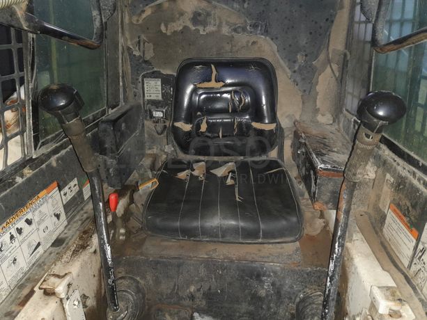 Mini Pá Carregadora Bobcat 753