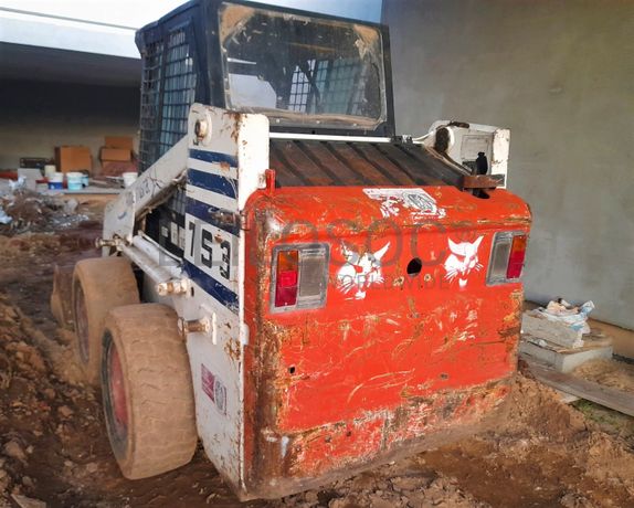 Mini Pá Carregadora Bobcat 753