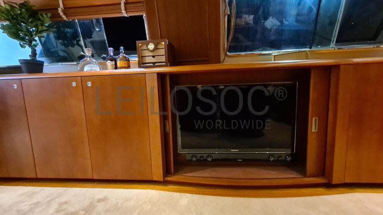 Iate a Motor Monocasco // Yacht Monohull Motor