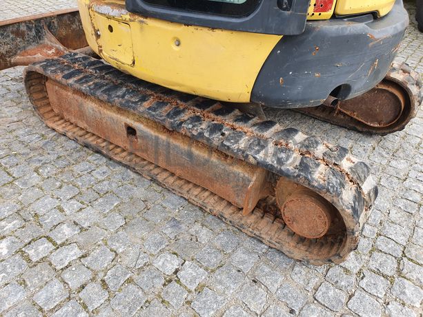 Mini Giratória Komatsu · Ano 2010