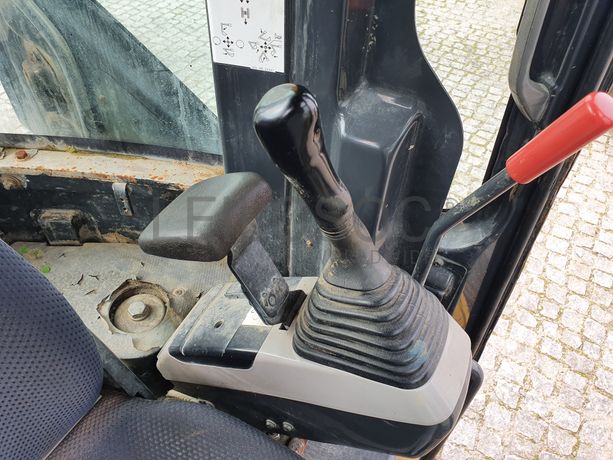 Mini Giratória Komatsu · Ano 2010