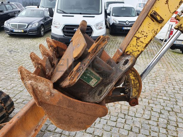 Mini Giratória Komatsu · Ano 2010