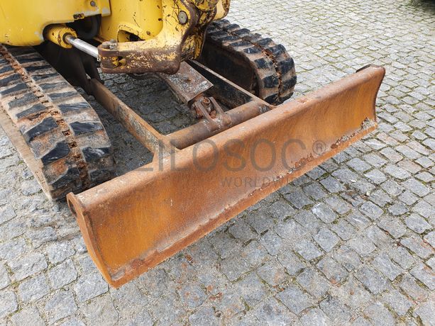 Mini Giratória Komatsu · Ano 2010