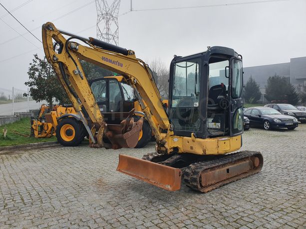 Mini Giratória Komatsu · Ano 2010