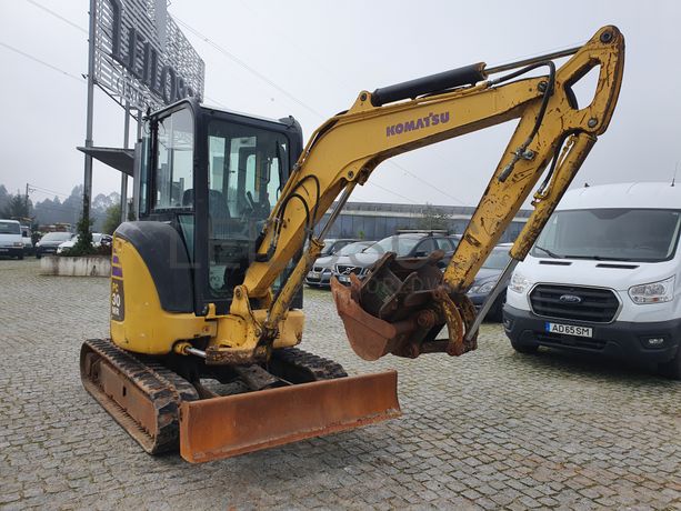 Mini Giratória Komatsu · Ano 2010