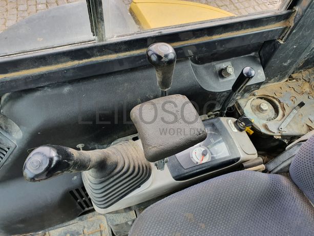 Mini Giratória Komatsu · Ano 2010