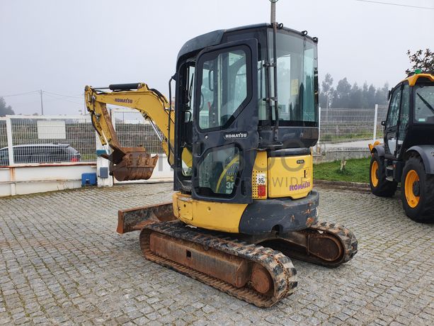 Mini Giratória Komatsu · Ano 2010