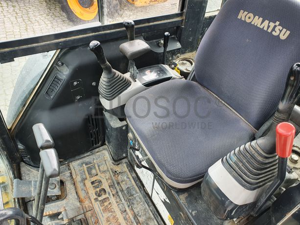 Mini Giratória Komatsu · Ano 2010