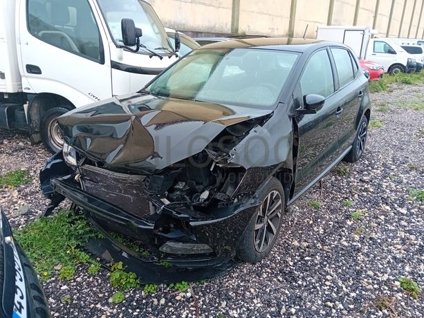 Volkswagen Polo 1.4 TDI · Ano 2016