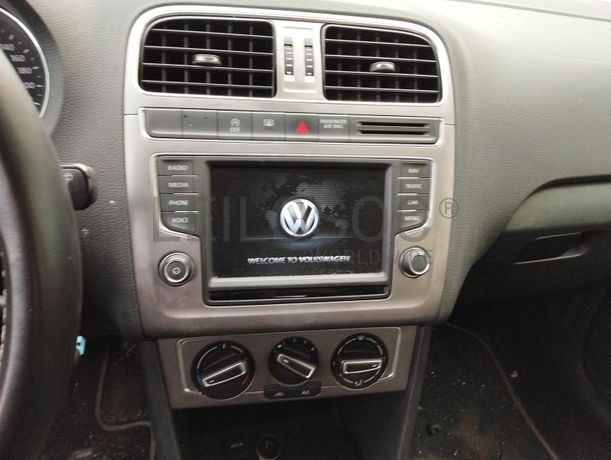 Volkswagen Polo 1.4 TDI · Ano 2016