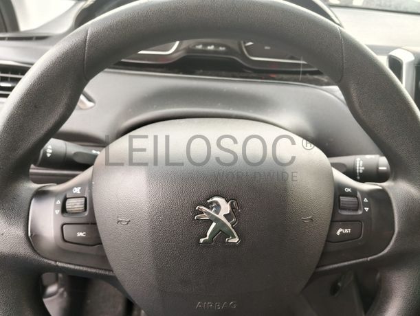 Peugeot 208 · Ano 2016