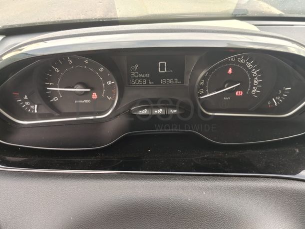 Peugeot 208 · Ano 2016