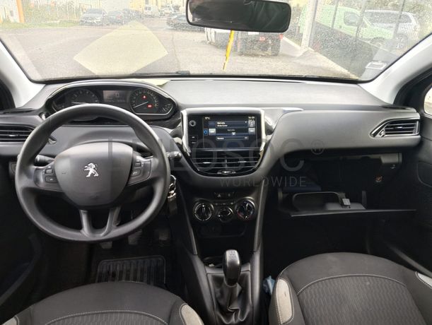 Peugeot 208 · Ano 2016