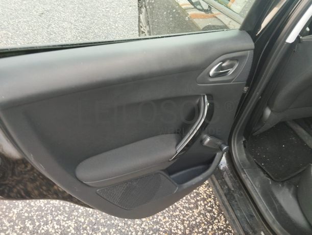 Peugeot 208 · Ano 2016