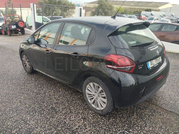 Peugeot 208 · Ano 2016