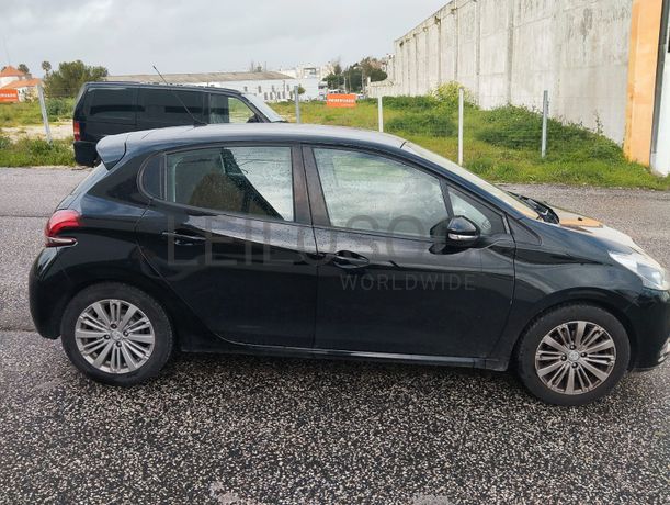 Peugeot 208 · Ano 2016