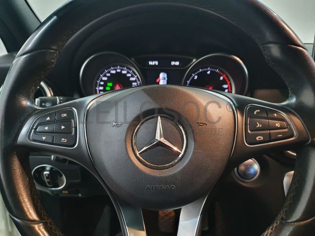 Mercedes-Benz GLA 180D · Ano 2017