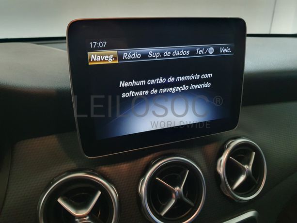 Mercedes-Benz GLA 180D · Ano 2017