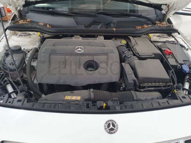 Mercedes-Benz GLA 180D · Ano 2017