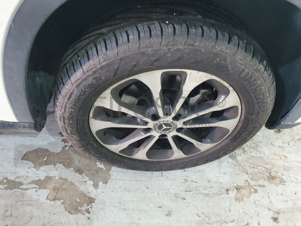 Mercedes-Benz GLA 180D · Ano 2017