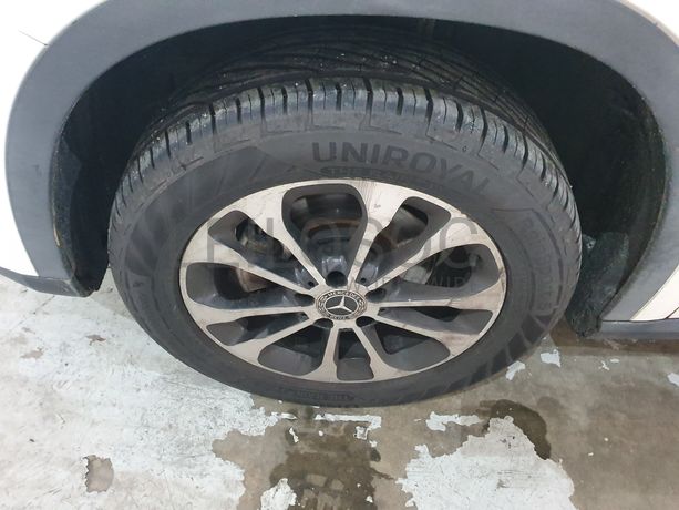 Mercedes-Benz GLA 180D · Ano 2017