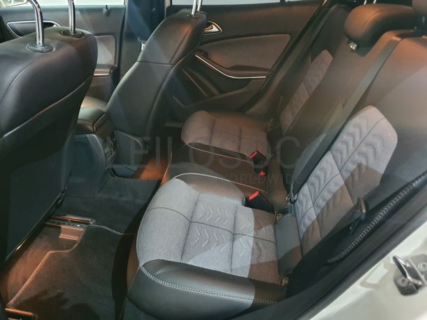 Mercedes-Benz GLA 180D · Ano 2017