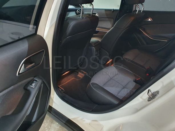 Mercedes-Benz GLA 180D · Ano 2017