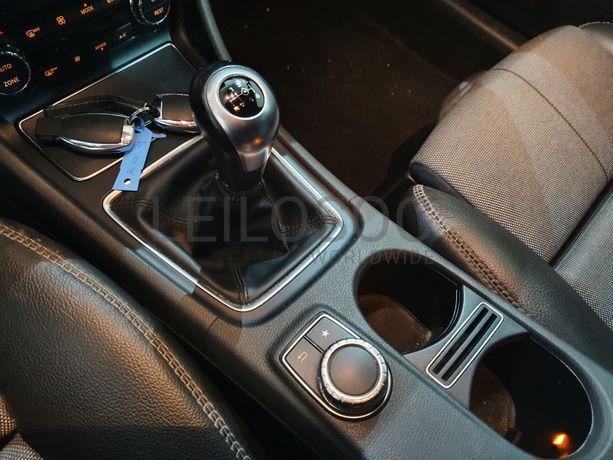 Mercedes-Benz GLA 180D · Ano 2017