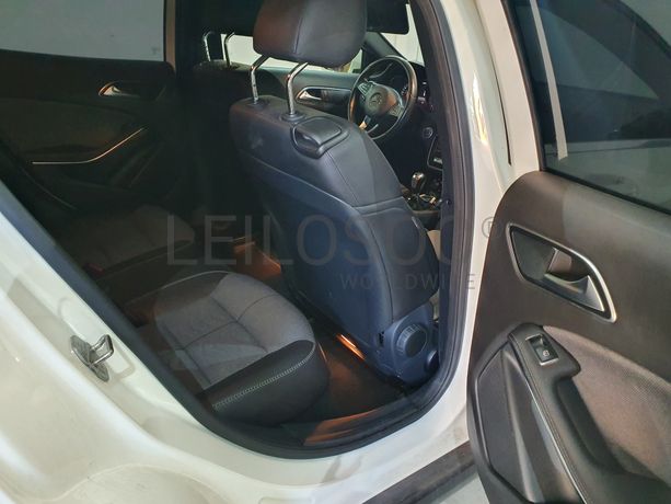 Mercedes-Benz GLA 180D · Ano 2017