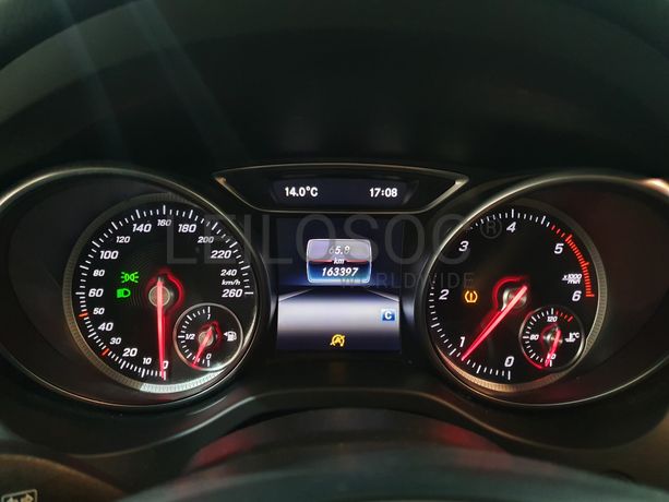 Mercedes-Benz GLA 180D · Ano 2017