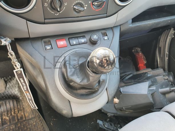 Peugeot Partner · Ano 2015