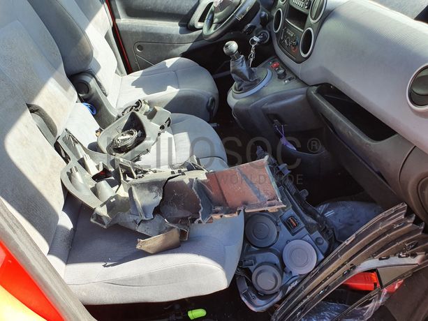 Peugeot Partner · Ano 2015