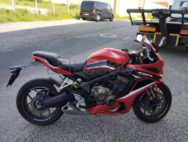 Honda CBR 650R · Ano 2021