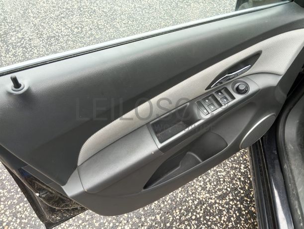 Chevrolet Cruze Sedan 2.0 CDI · Ano 2010