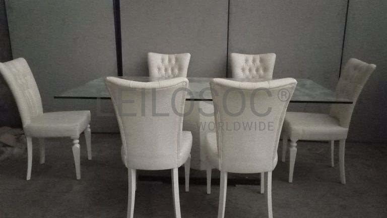 Mesa de jantar e cadeiras