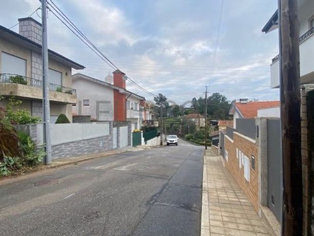 Direito à Proporção de 1/2 + Meação de 1/2 de Lote para Construção · Gondomar
