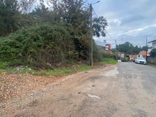 Direito à Proporção de 1/2 + Meação de 1/2 de Lote para Construção · Gondomar