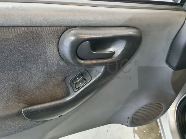 Opel Corsa · Ano 2001