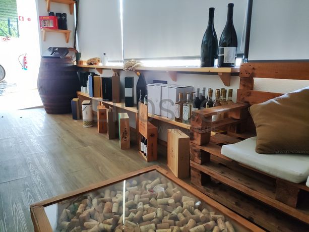 Vinhos e Bebidas diversas · Equipamentos · Mobiliário · Diversos