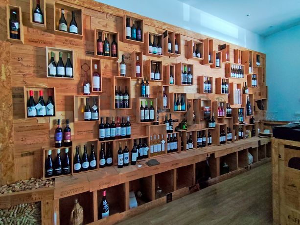 Vinhos e Bebidas diversas · Equipamentos · Mobiliário · Diversos