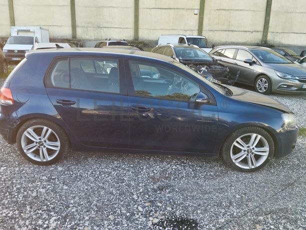 Volkswagen Golf 1.6 TDI · Ano 2012