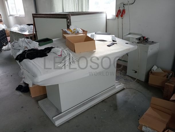 Máquina de cortar cloretes · Máquina de entretelar · Mesa de brunir