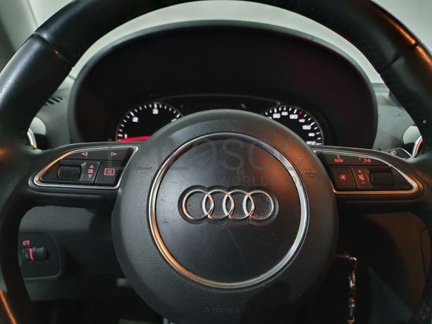 Audi A1 1.6 Tdi Sline · Ano 2013