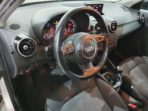 Audi A1 1.6 Tdi Sline · Ano 2013