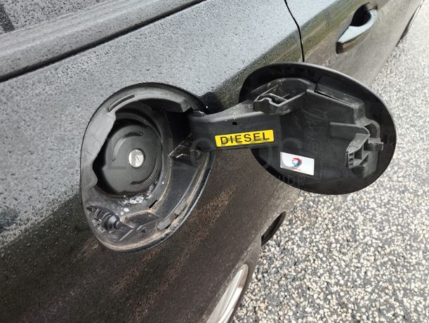 Peugeot 308 · Ano 2015