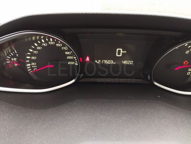 Peugeot 308 · Ano 2015