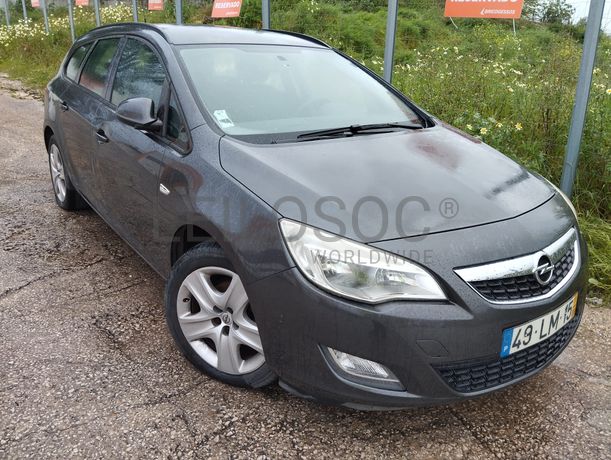 Opel Astra J Sports Tourer 1.3 CDTI · Ano 2011