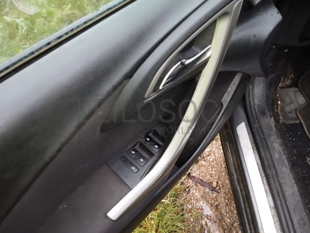 Opel Astra J Sports Tourer 1.3 CDTI · Ano 2011