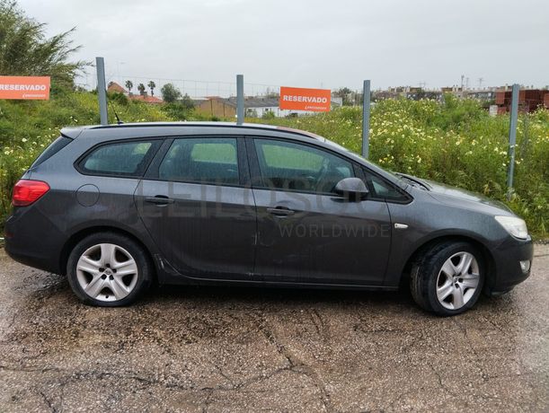 Opel Astra J Sports Tourer 1.3 CDTI · Ano 2011