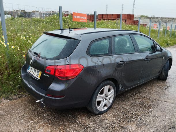 Opel Astra J Sports Tourer 1.3 CDTI · Ano 2011